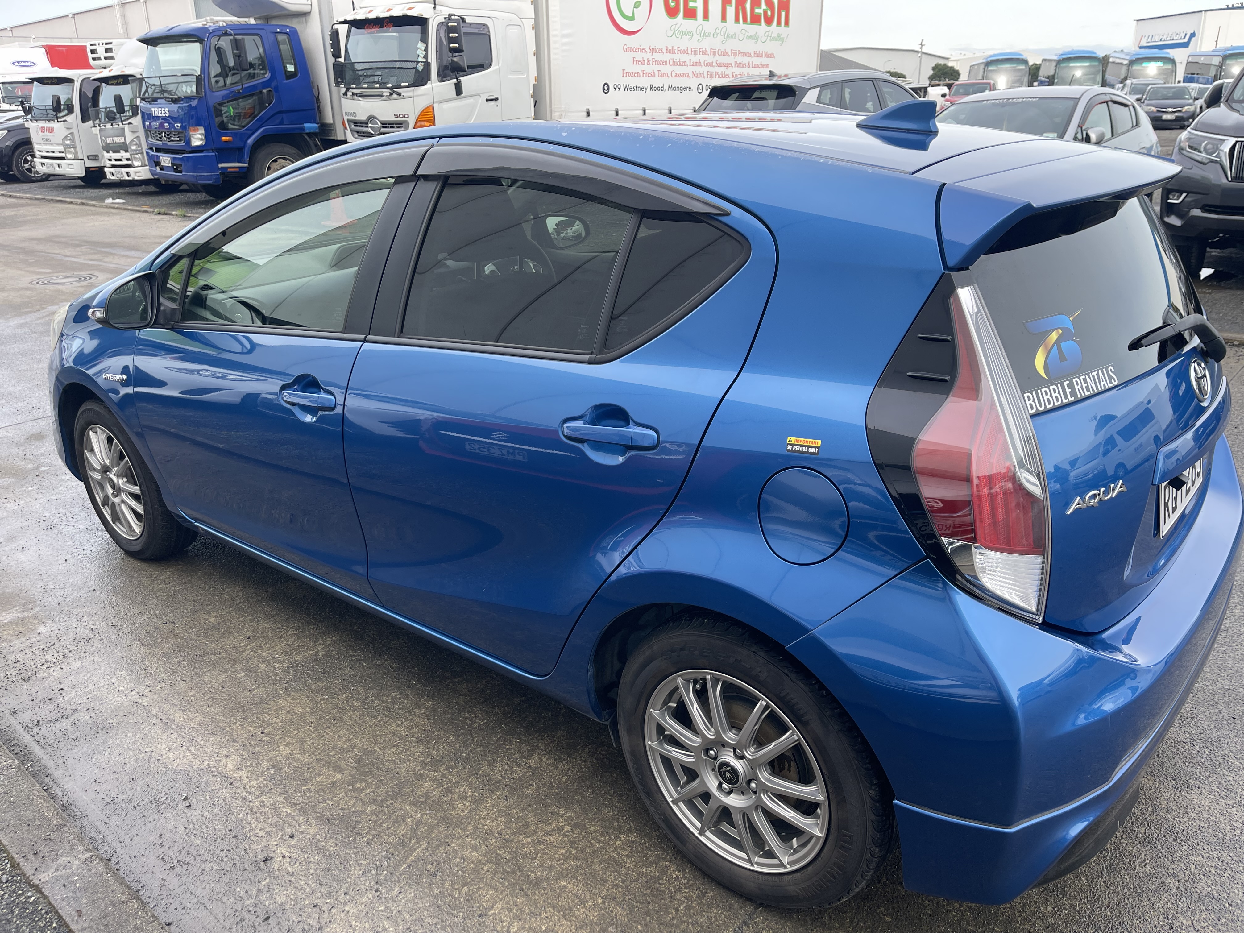 Toyota Aqua Hybrid 2015