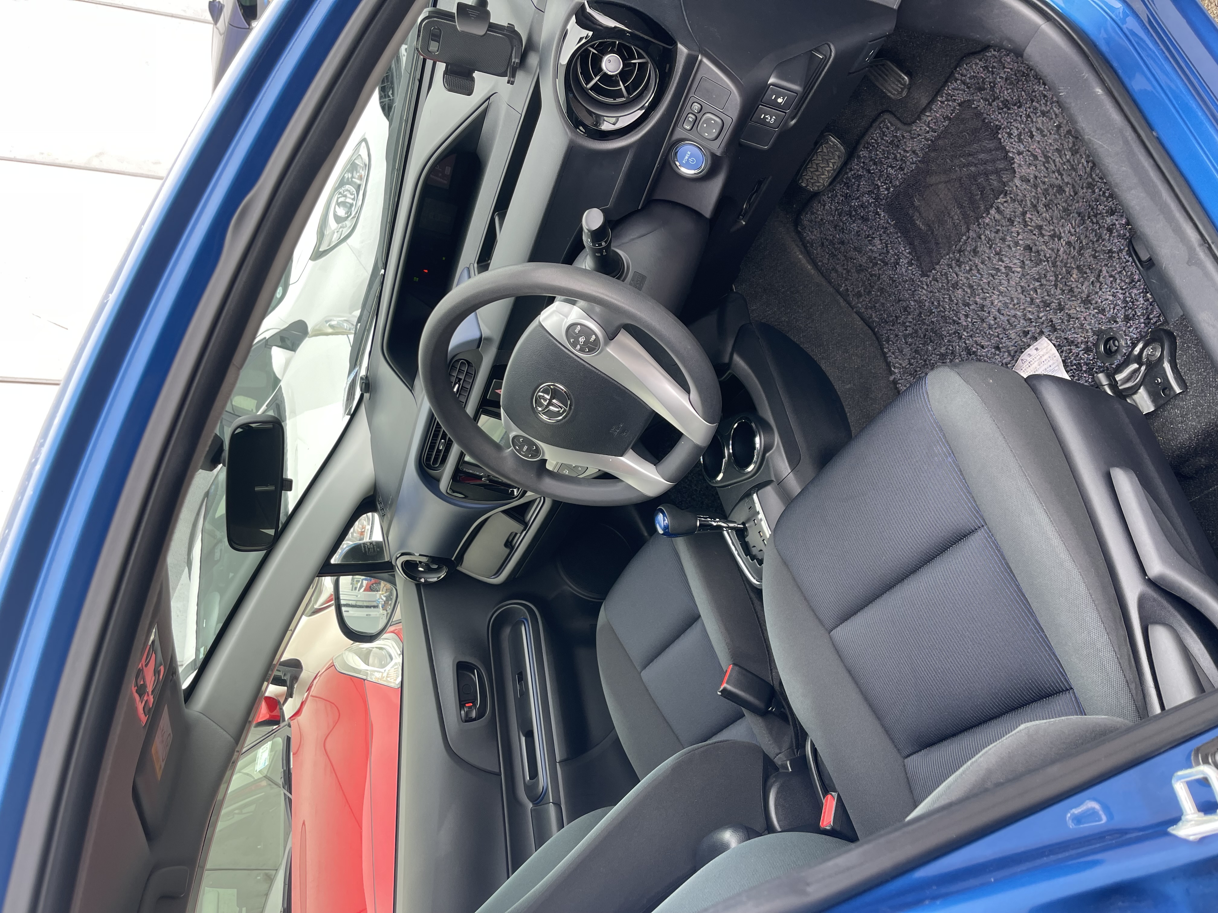 Toyota Aqua Hybrid 2015